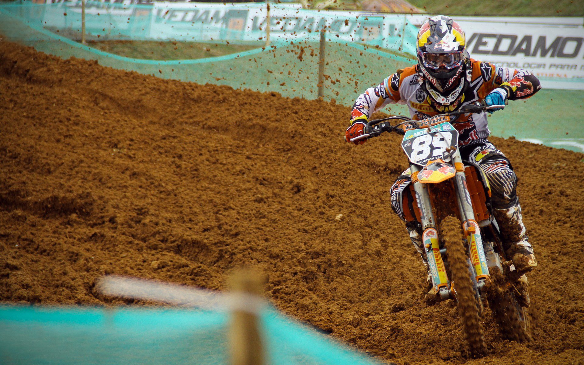 开云下载-冲浪比赛：与海浪共舞，冲浪大赛