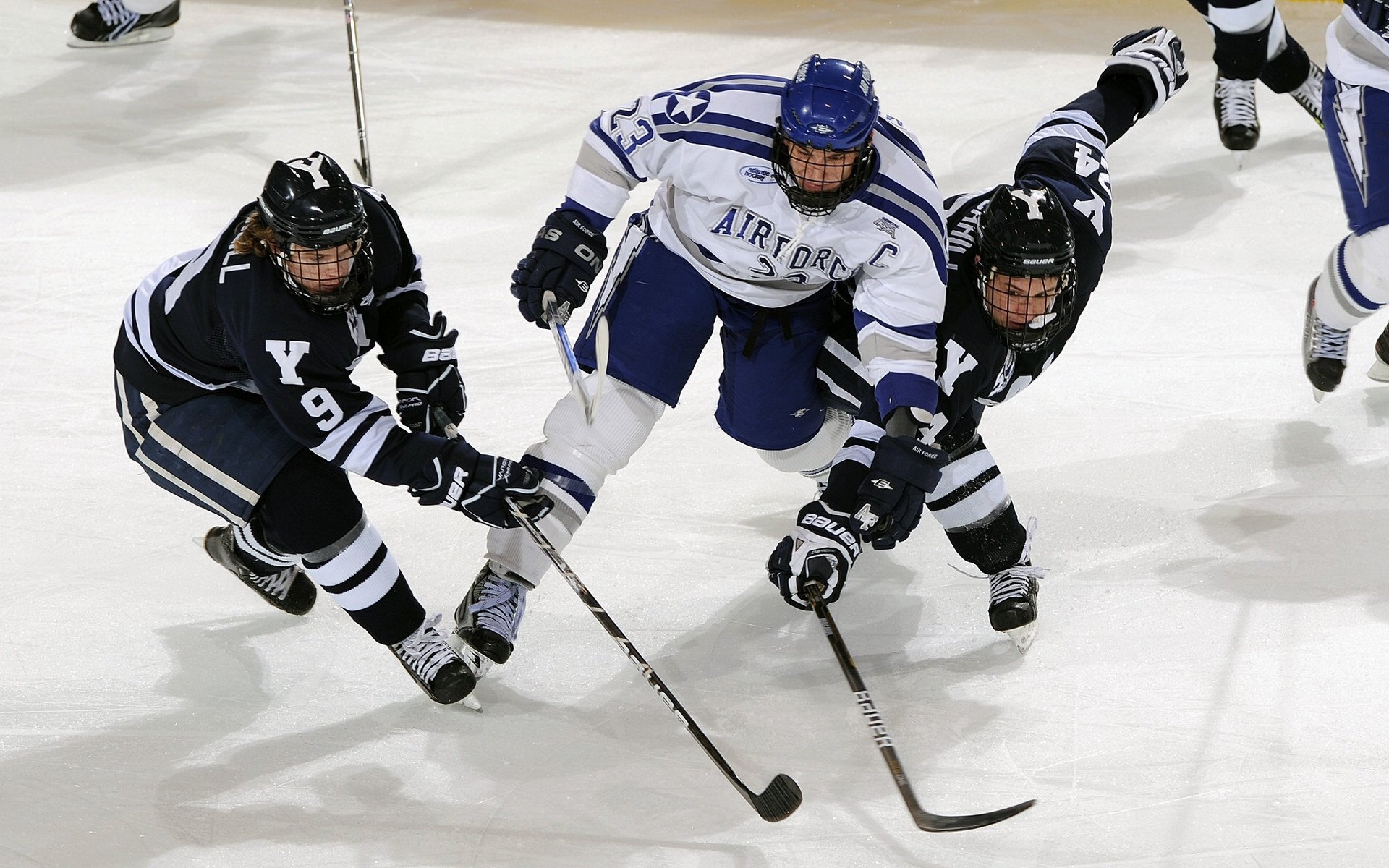 美国反曲弓男队在洲际射箭锦标赛中获得金牌，反曲弓世界纪录
