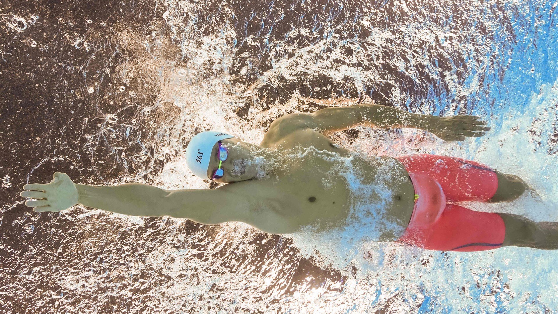 开云体育官网下载-超越极限：车手的极端训练背后，超越极限官网